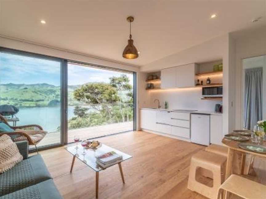 Treetop Retreat - Takamatua Holiday Home, Akaroa, New Zealand