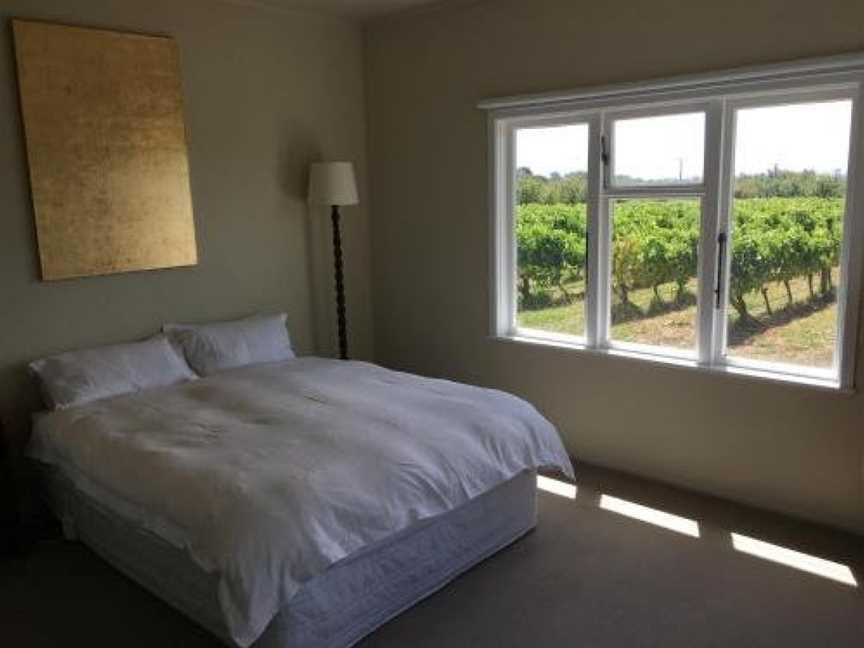 Tuki Vineyard Cottage, Poukiore, New Zealand