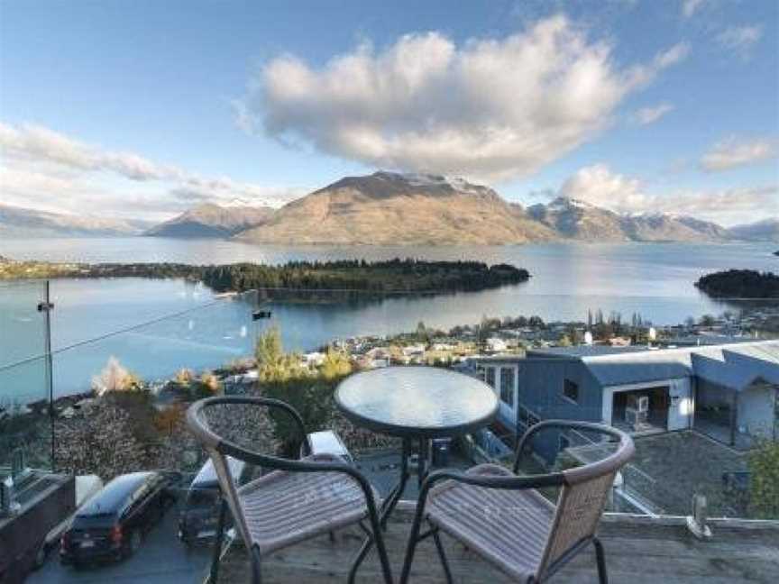 Modern 3 bedroom with stunning postcard views!, Argyle Hill, New Zealand