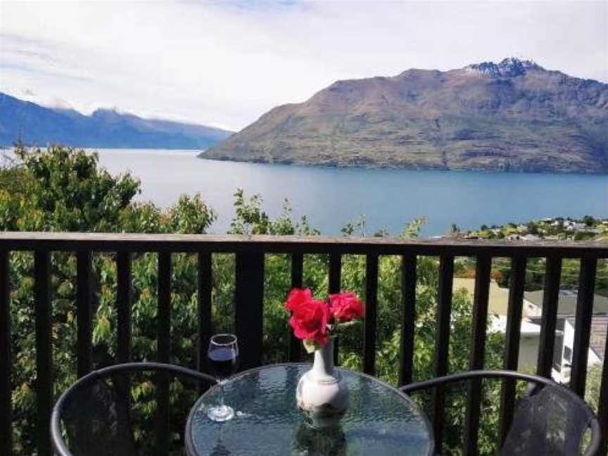 Shelter by the lake homestay, Argyle Hill, New Zealand