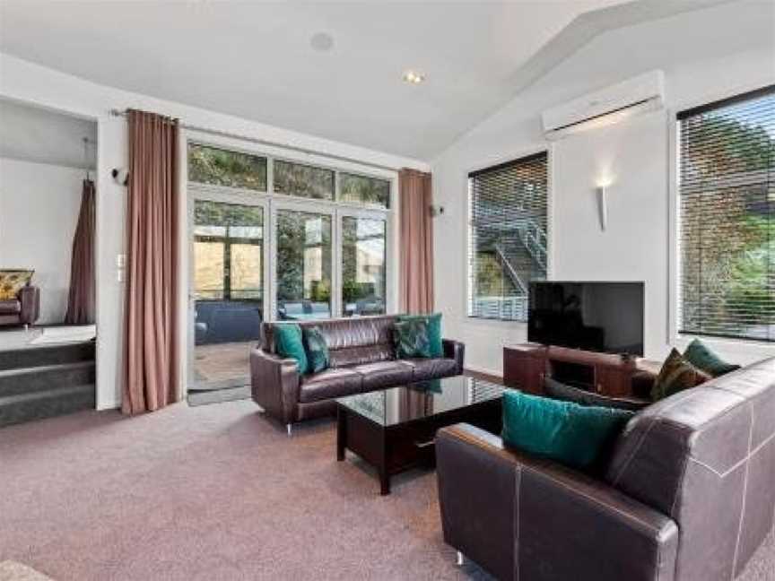 Paradise Peaks - Queenstown Holiday Home, Argyle Hill, New Zealand