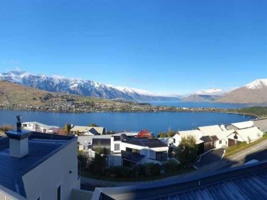 Luxury Home with Beautiful Lake & Mountain Views, Argyle Hill, New Zealand