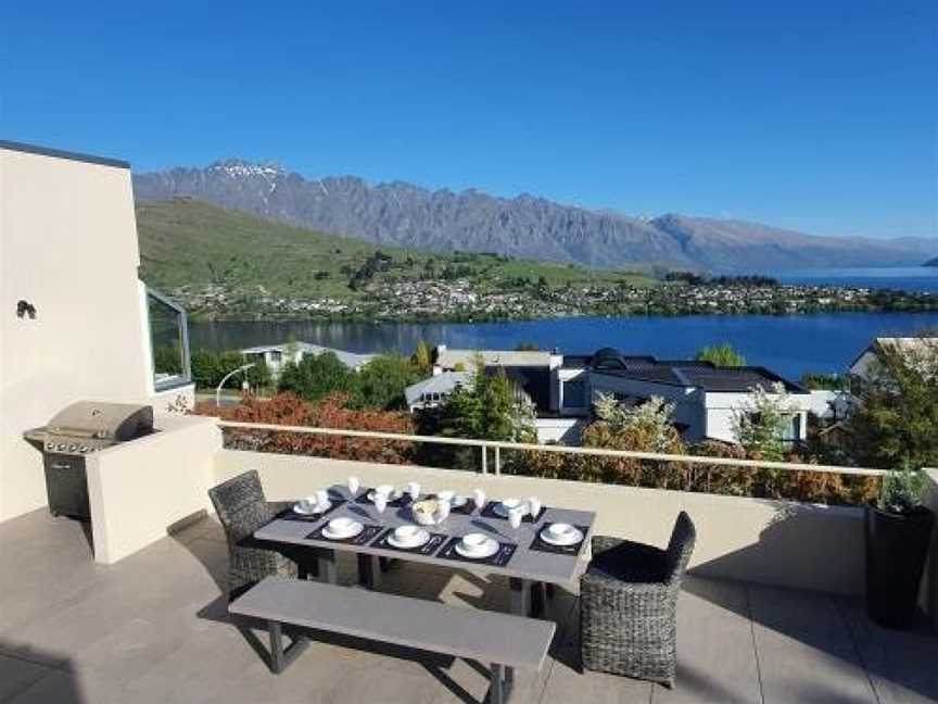 Luxury Home with Beautiful Lake & Mountain Views, Argyle Hill, New Zealand