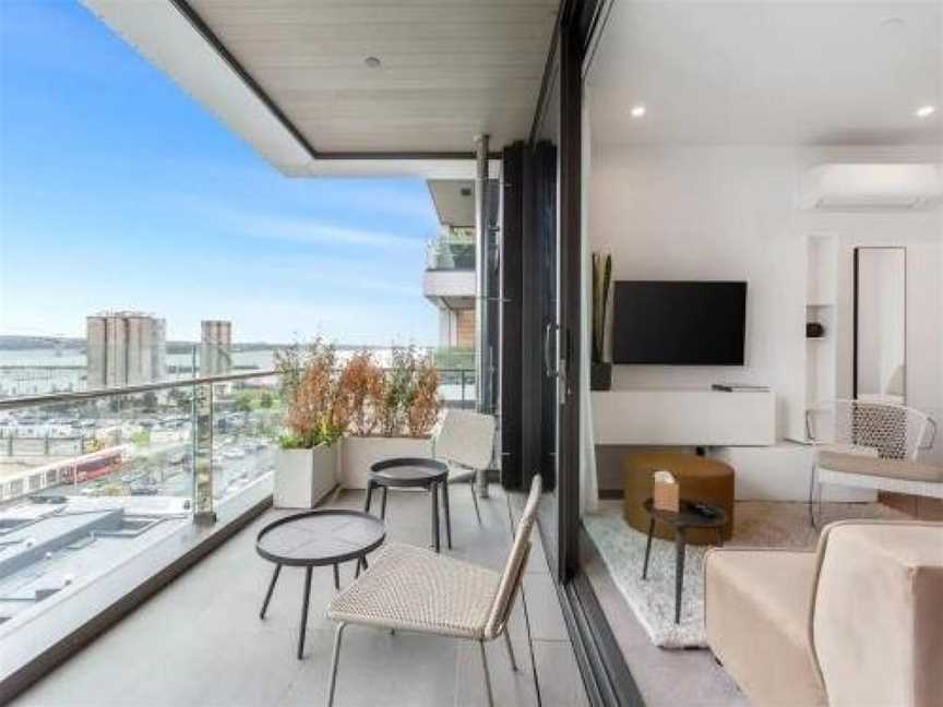 Sleek Modern Studio with Balcony, Eden Terrace, New Zealand