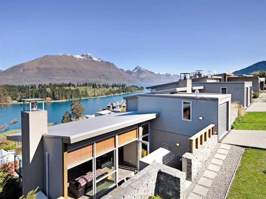 Grand views on Earnslaw, Argyle Hill, New Zealand