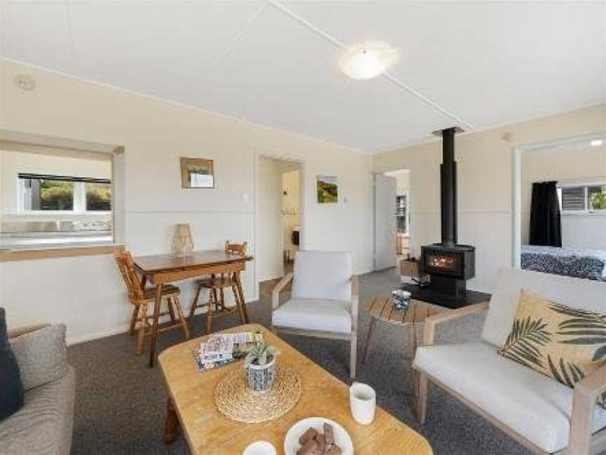 The Green Trout - Paraparaumu Beach Holiday Home, Paraparaumu, New Zealand