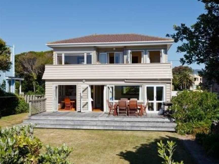 Turn of the Tides - Paraparaumu Beach Holiday Home, Paraparaumu, New Zealand