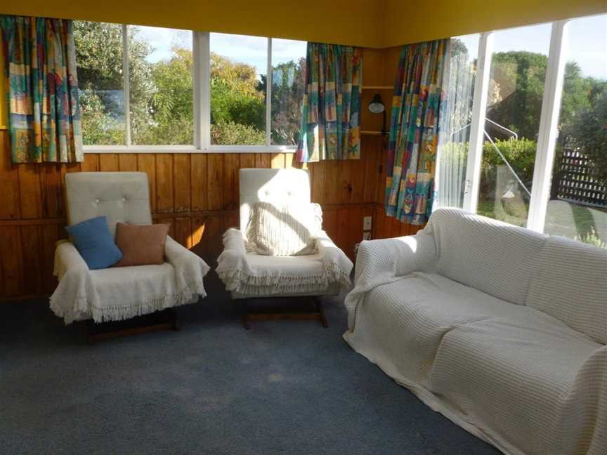 Cottage by the Beach, Kaiaka, New Zealand