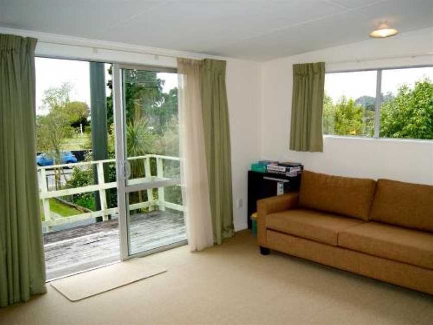 Kea View - Pohara Beach Bach, East Takaka, New Zealand