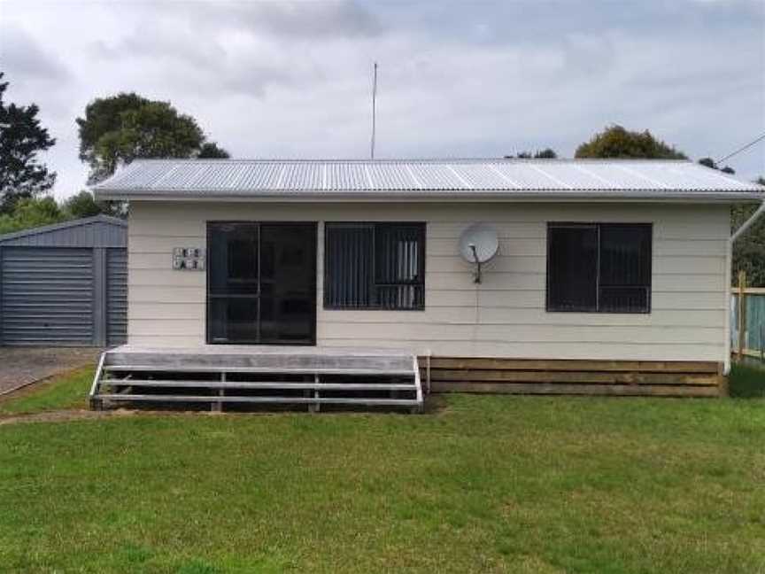 Pipi Cabin - Mangawhai Village Bach, Mangawhai, New Zealand