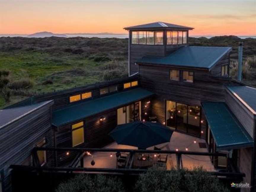 Idyllic ocean front beach house - Waikawa Beach, Otaki, New Zealand