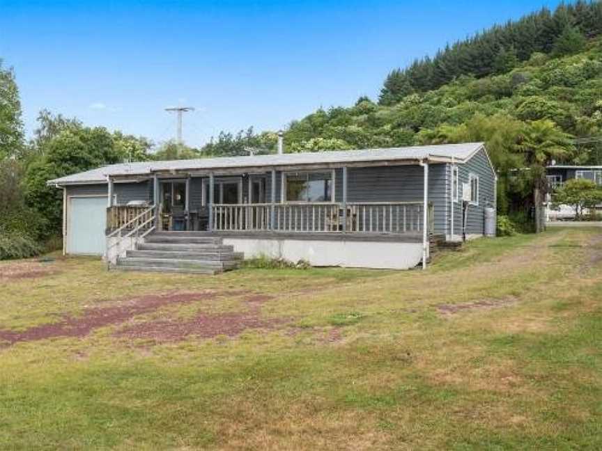 The Lake House - Taupo Holiday Home, Turangi, New Zealand