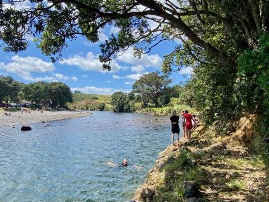 MESSENGER MAGIC - A CLASSIC KIWI BACH, Oakura, New Zealand