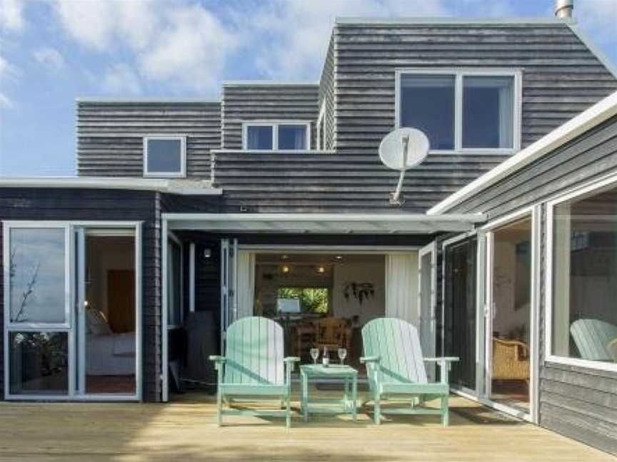 CHESTER COTTAGE - Beachfront, Oakura, New Zealand