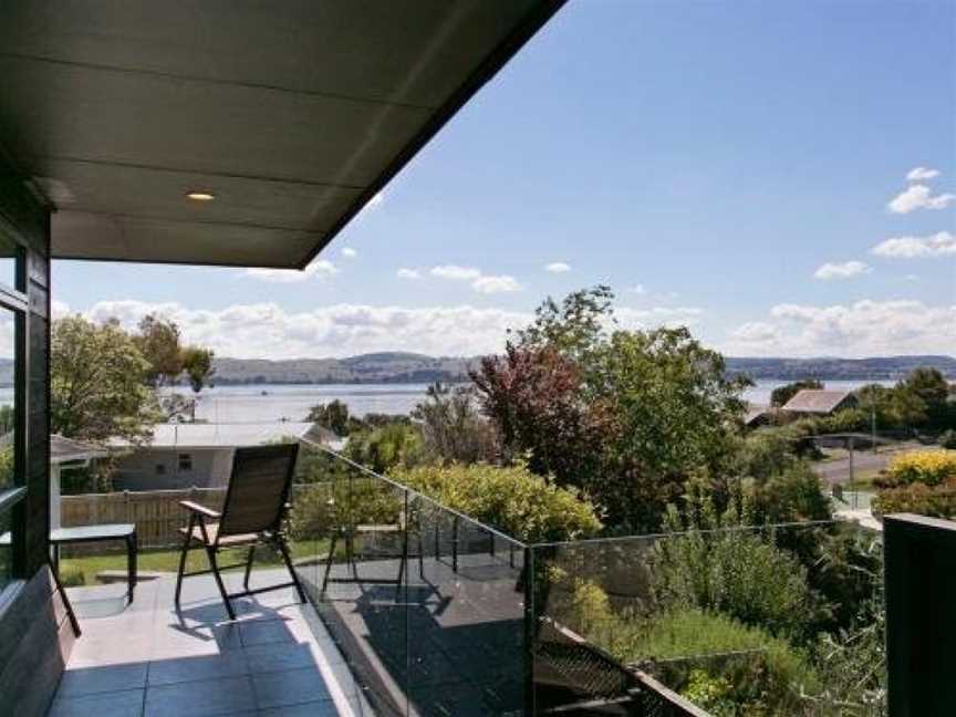 Taupo Escape - Rainbow Point Holiday Home, Taupo, New Zealand