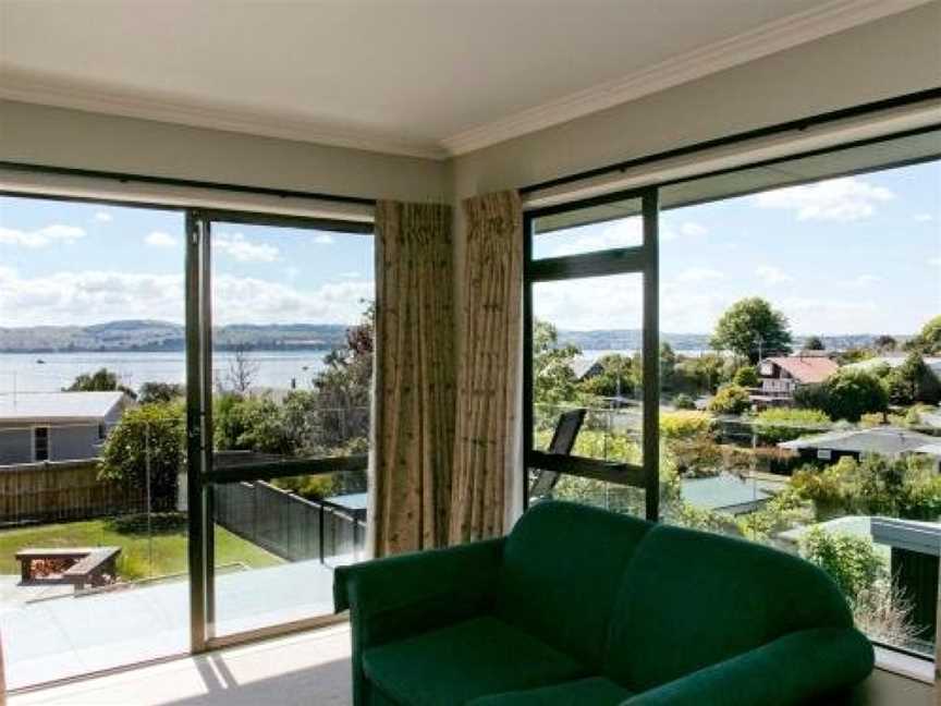 Taupo Escape - Rainbow Point Holiday Home, Taupo, New Zealand