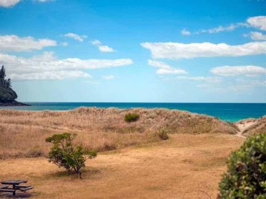 Surf Beach Views - Whangamata Holiday Home, Whangamata, New Zealand