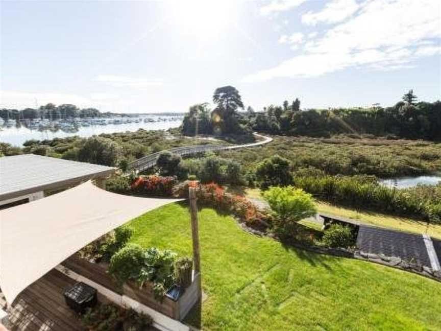 Harbour and Coastal 3 Bedroom Home with Path Views, Eden Terrace, New Zealand