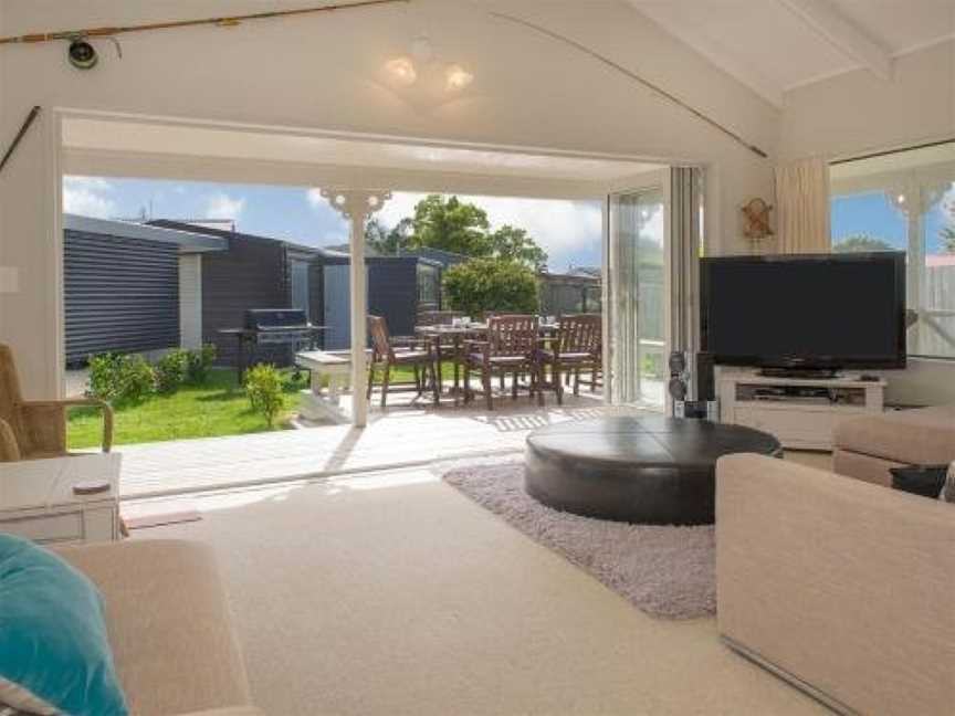 Best at The Beach - Whangamata Holiday Home, Whangamata, New Zealand