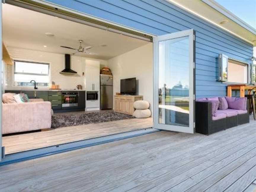 Escape on Edinburgh - Waihi Beach Holiday Home, Waihi Beach, New Zealand