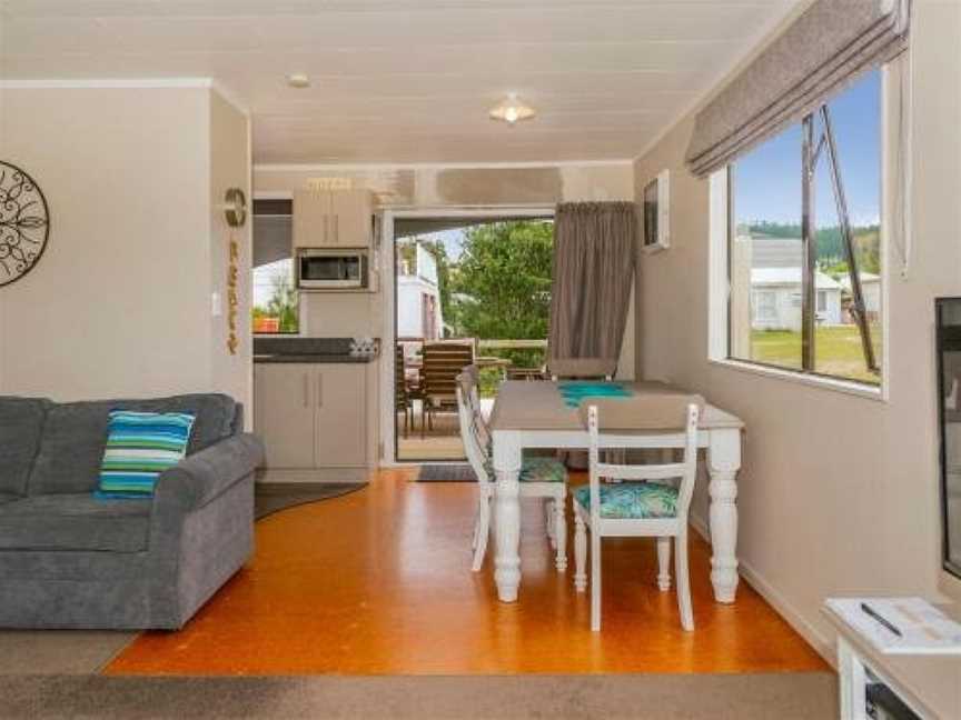 Just Beachy - Whangamata Holiday Home, Whangamata, New Zealand