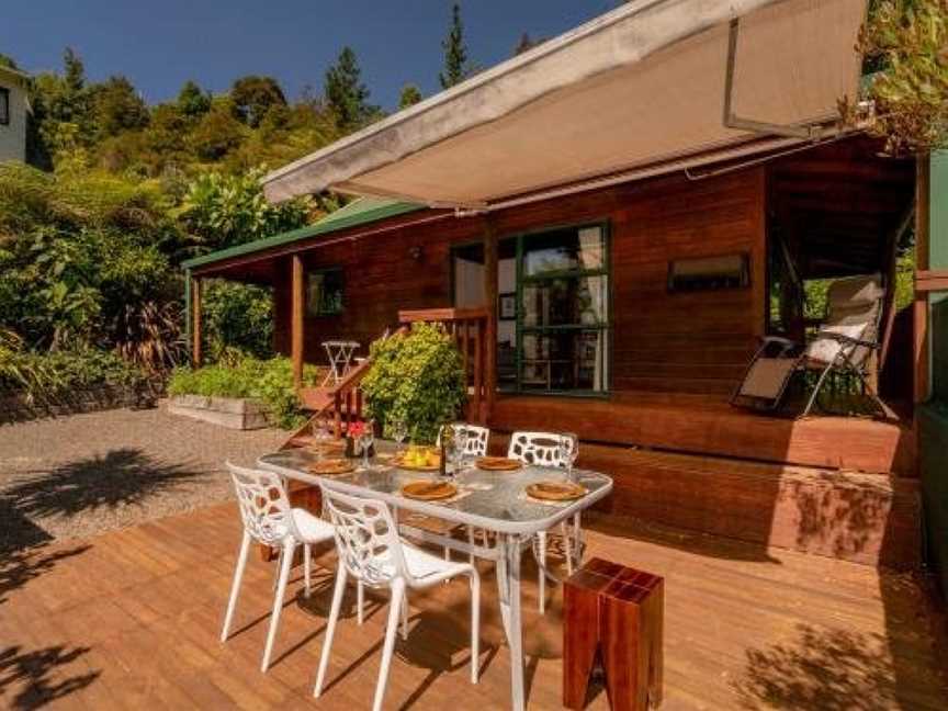 Cedar Cottage - Tairua Holiday Home, Tairua, New Zealand