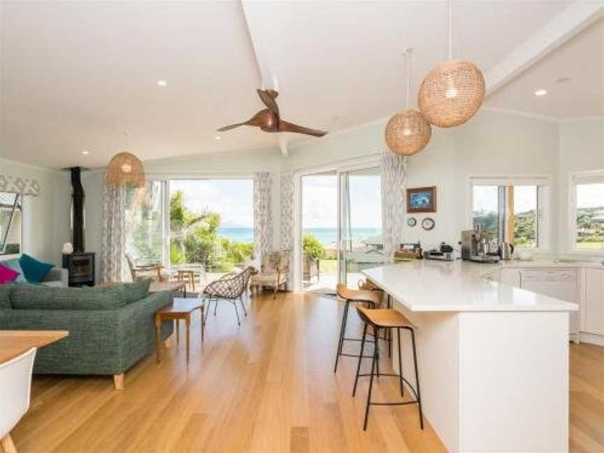 Ocean Oasis - Langs Beach Holiday Home, New Zealand