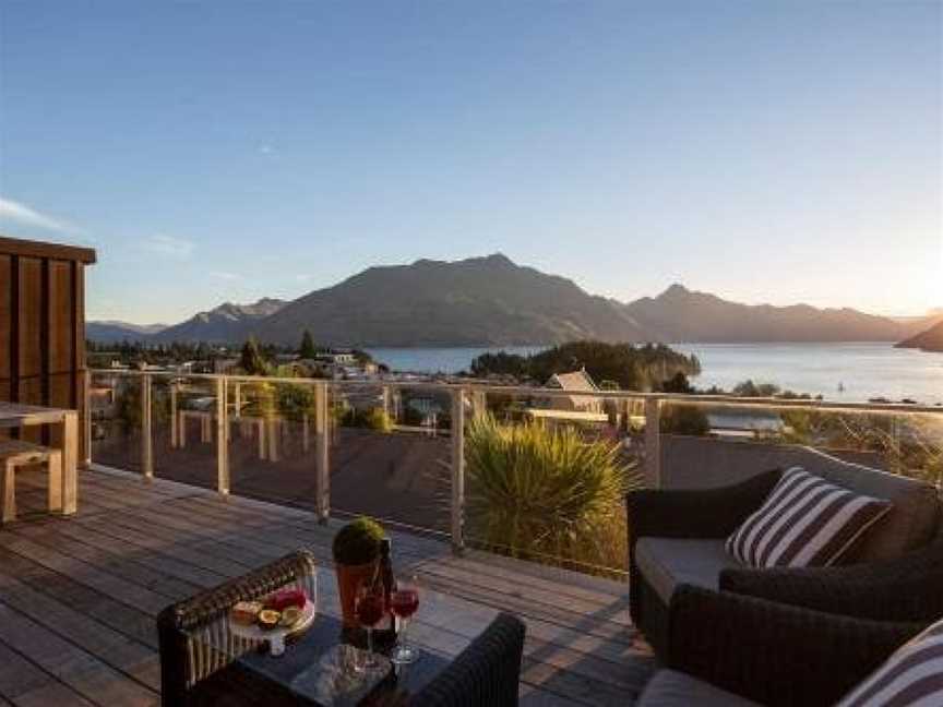 Villa Nikau Lake Views Gas Fire Walk to Town, Argyle Hill, New Zealand