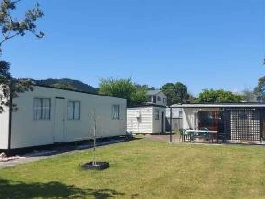 Bach Camp - Cooks Beach Bach, Hahei, New Zealand