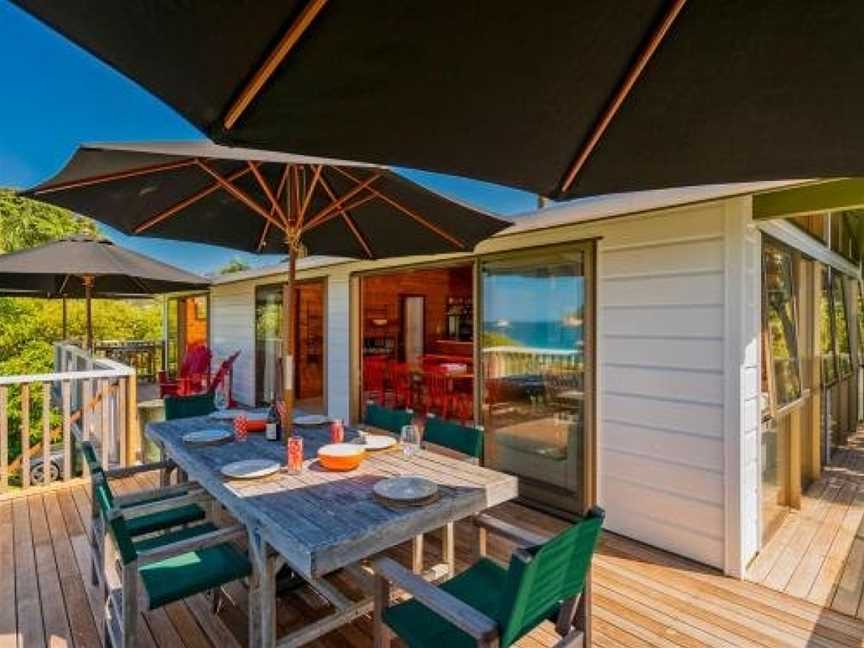 Beachfront Views - Hahei Holiday Home, Hahei, New Zealand