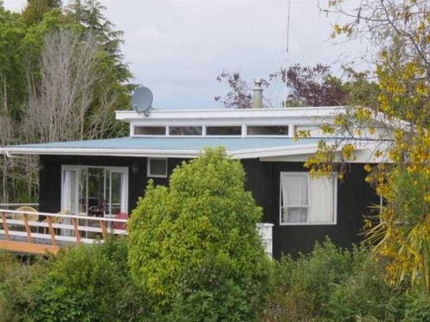 Spacious Family Bach - Omori Bach, Kuratau, New Zealand