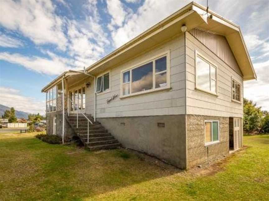 Grand View - Te Anau Holiday Home, Te Anau, New Zealand