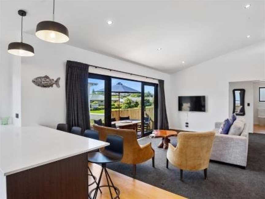 Ocean Bliss Bach - Waihi Beach Holiday Home, Waihi Beach, New Zealand