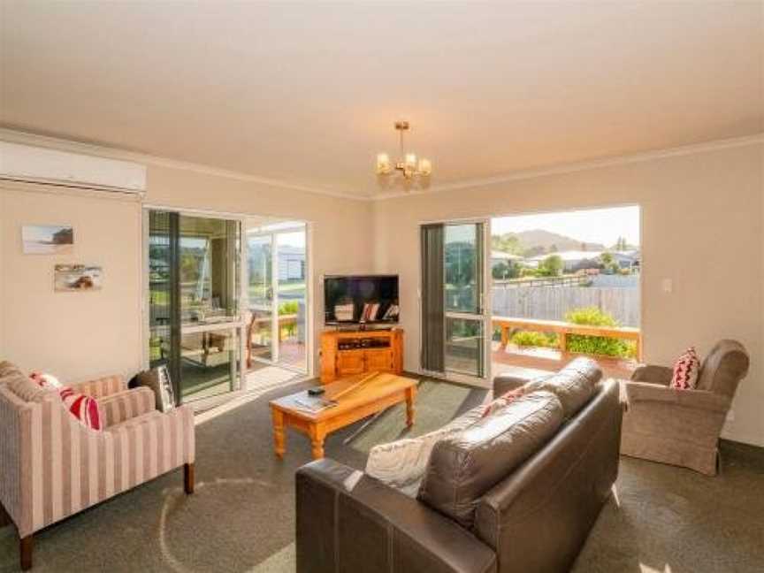 Home Base - Cooks Beach Holiday Home, Whitianga, New Zealand