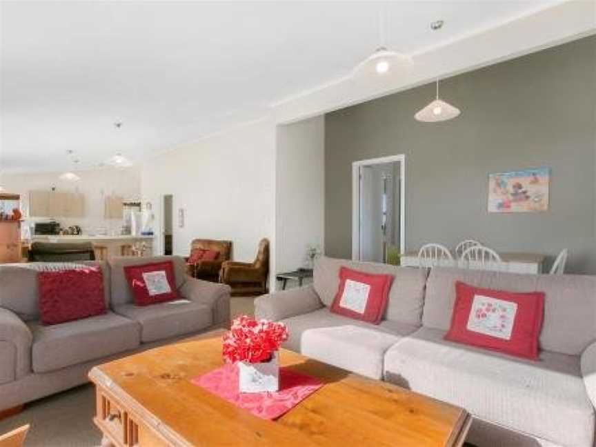 Sweeping Sea Views - Waihi Holiday Home, Waihi Beach, New Zealand