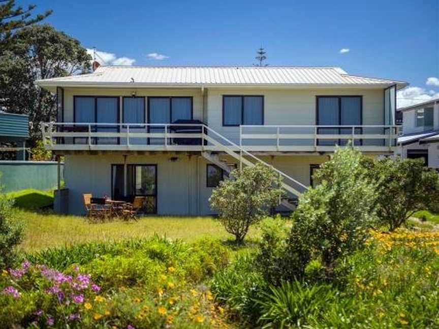 Sandy Doorstep - Whangamata Beachfront Holiday Apartment, Whangamata, New Zealand