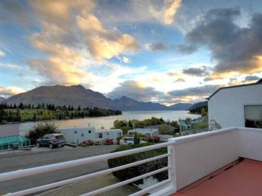 The Lakes Edge, Argyle Hill, New Zealand