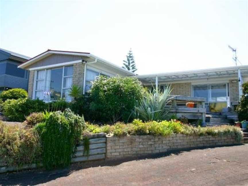 Twin Views - Waihi Beach Holiday Home, Waihi Beach, New Zealand