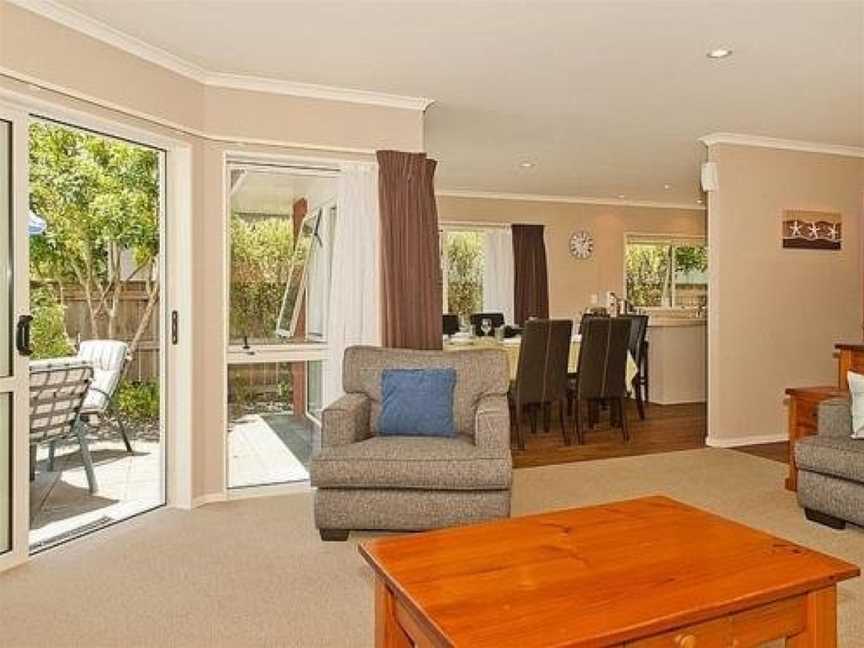 Bliss by the Beach - Whangamata Holiday Home, Whangamata, New Zealand