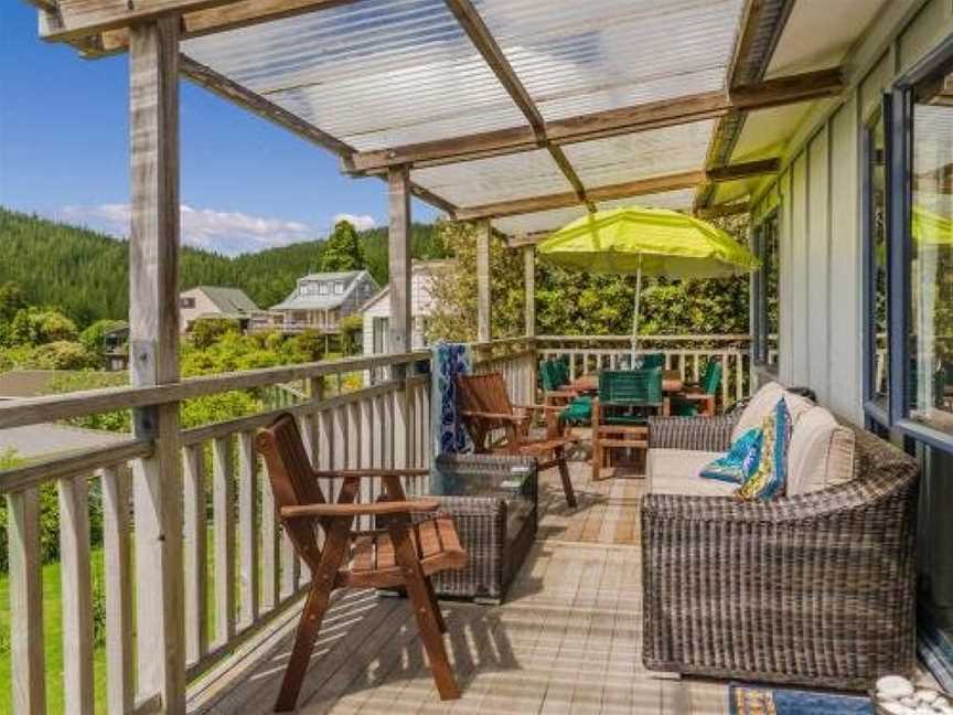 The Gardener's Beach House - Onemana Holiday Home, Opoutere, New Zealand