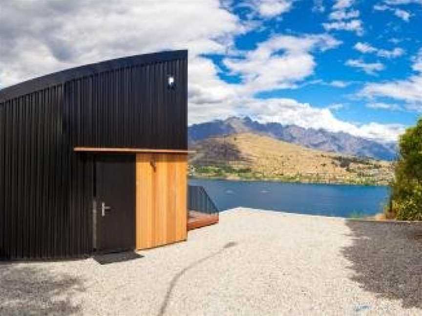 Award winning architecturally designed pad, Argyle Hill, New Zealand