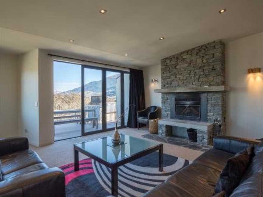 Lake and Mountain Ridge - Queenstown Apartment, Argyle Hill, New Zealand