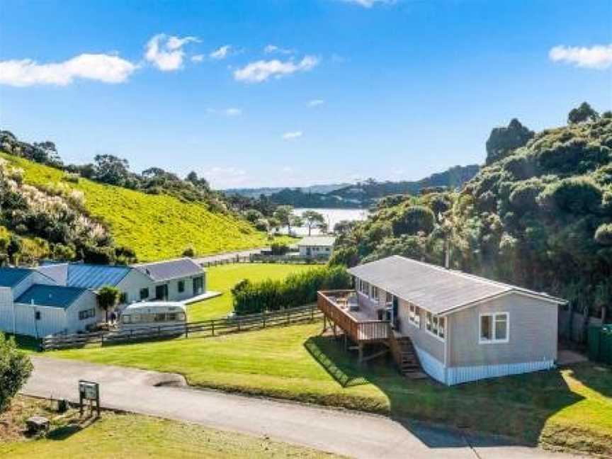 Keepin' it Coastal - Tutukaka Holiday Home, Ngunguru, New Zealand