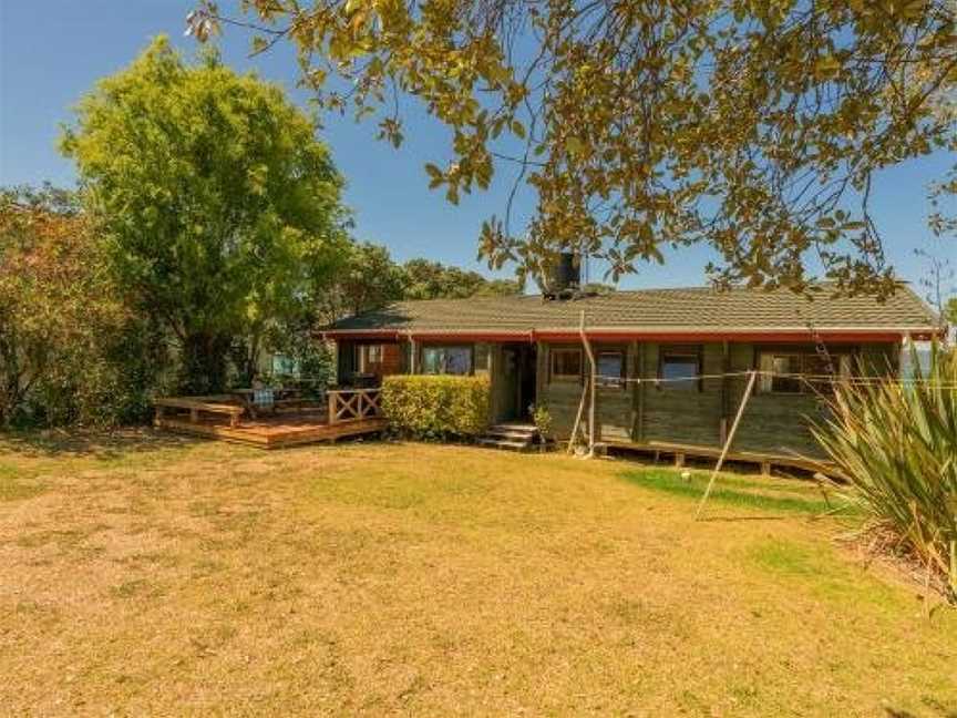 Norma's Place - Simpsons Beach Bach, Whitianga, New Zealand