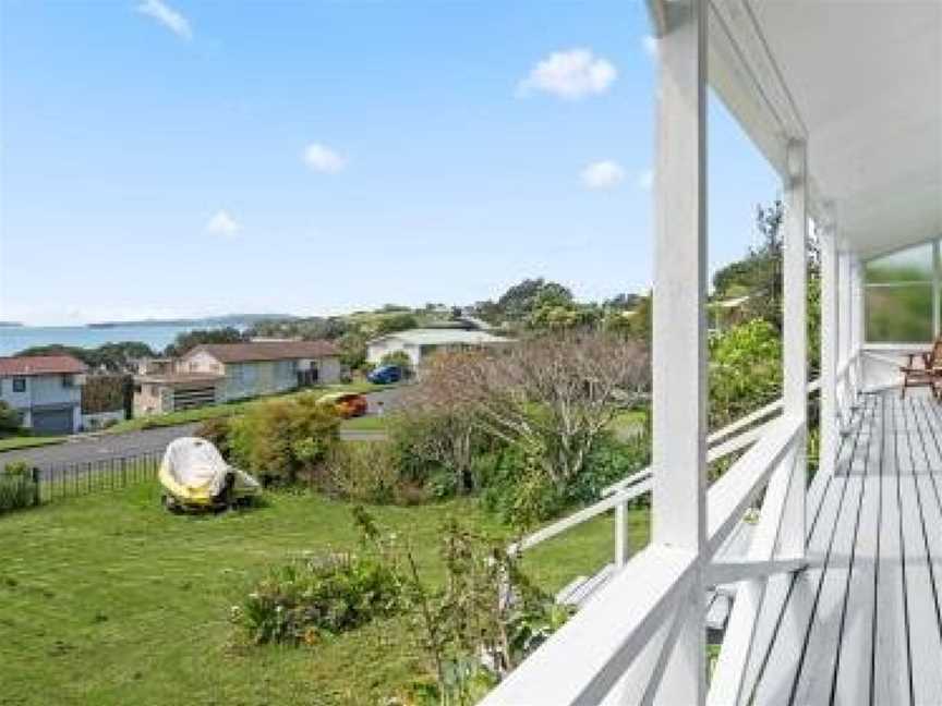 Tide and True - Algies Bay Holiday Home, Highbury (Palmerston North), New Zealand