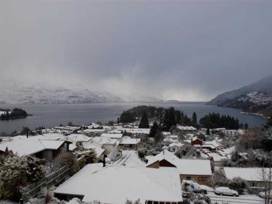 Earlybird Lodge - Queenstown Holiday Home, Argyle Hill, New Zealand