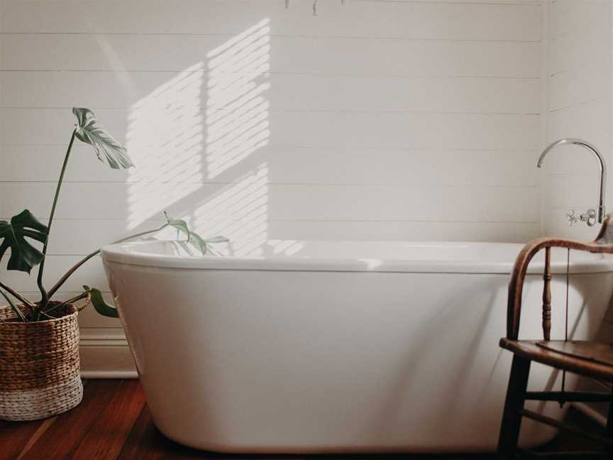 Deep bath for relaxation and contemplation, in the main bathroom.