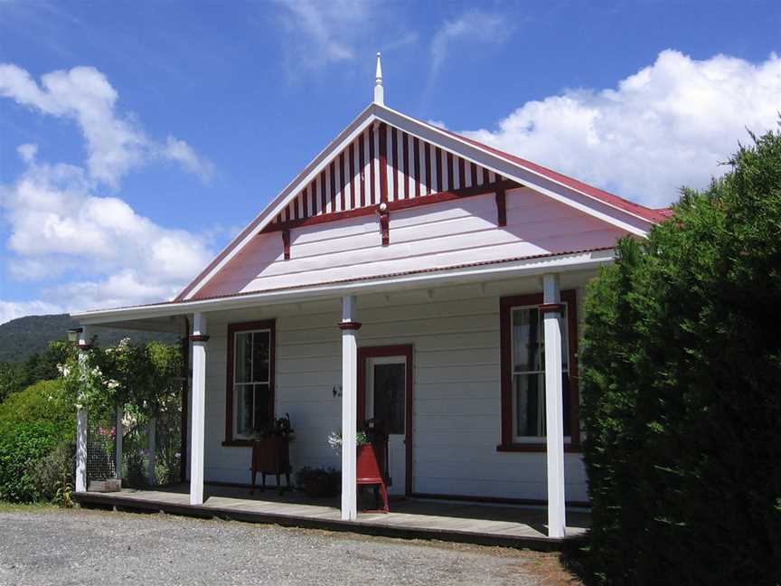 Murrells Grand View House, Accommodation in Manapouri