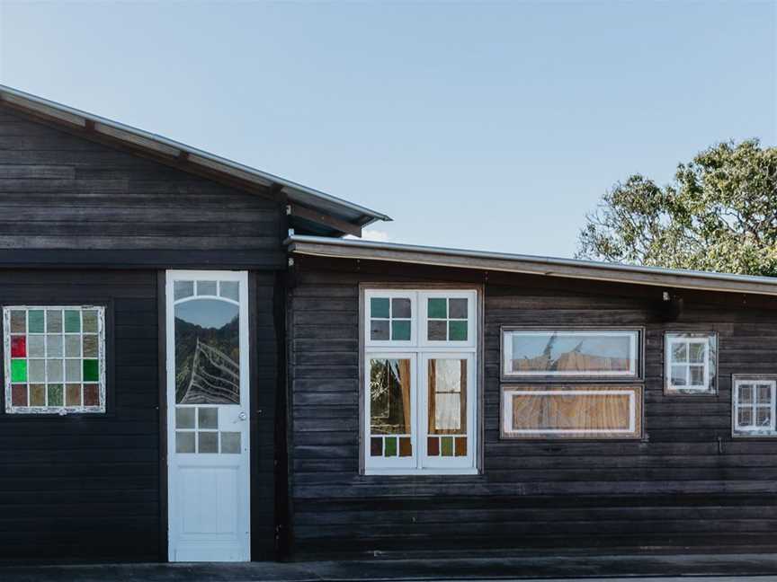 Middle Shed, an open-concept farm cottage in the Byron Bay hinterland, NSW. Quality, unique accommodation for two guests.