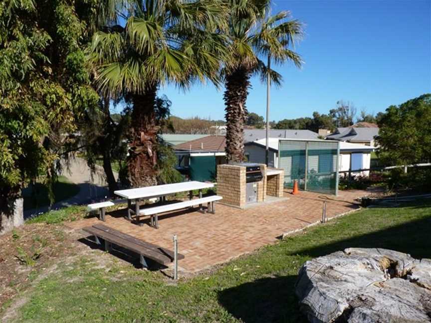 Leander Reef Holiday Park, Accommodation in Port Denison